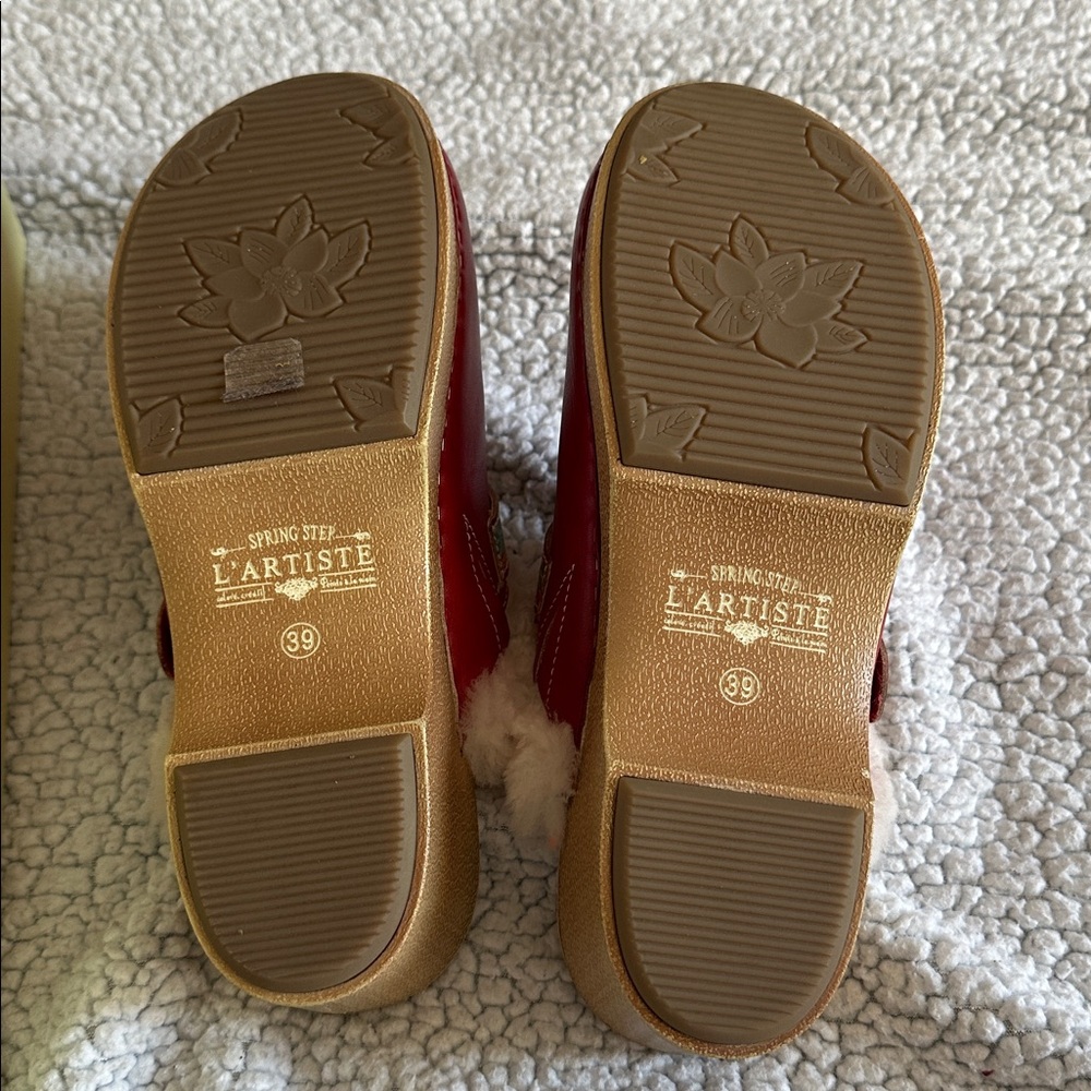 L'ATISTE Red Clogs with Faux Fur Trim - Picture 4 of 5